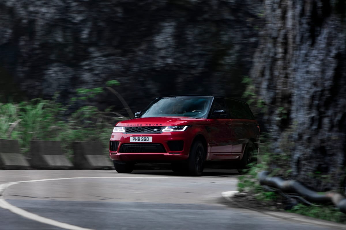 Range Rover PHEV Climbs Some Stairs