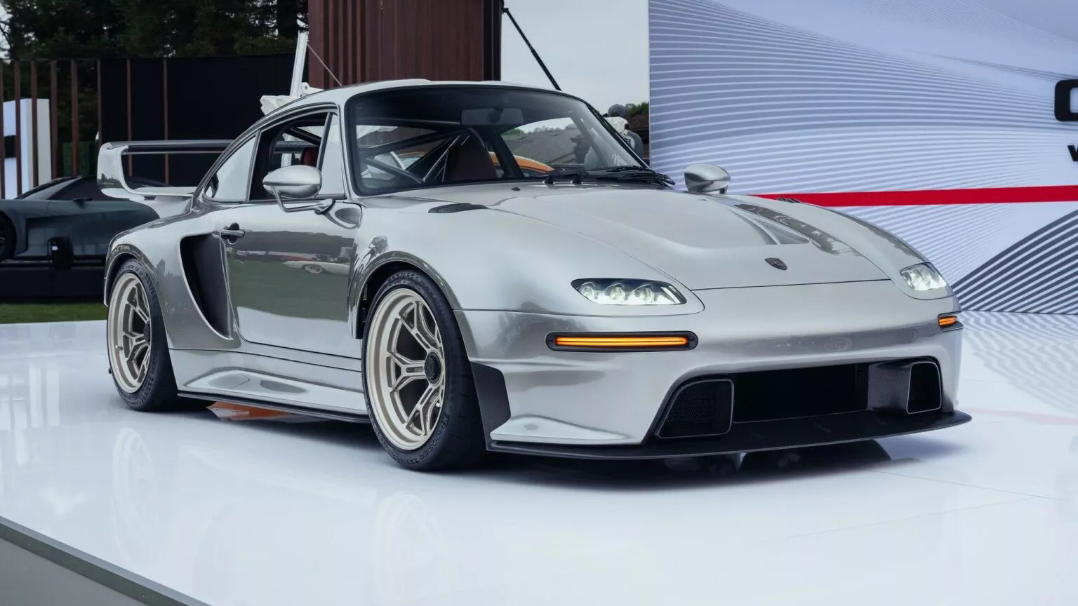 Gunther’s fighter 911 will rip up the flight deck